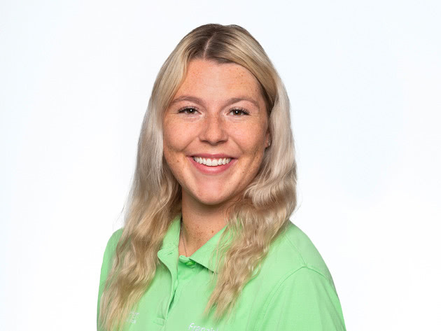 Jacqueline Kempe bei Zahnarzt Dr. Wirnharter in Aichach Implantat Parodontose